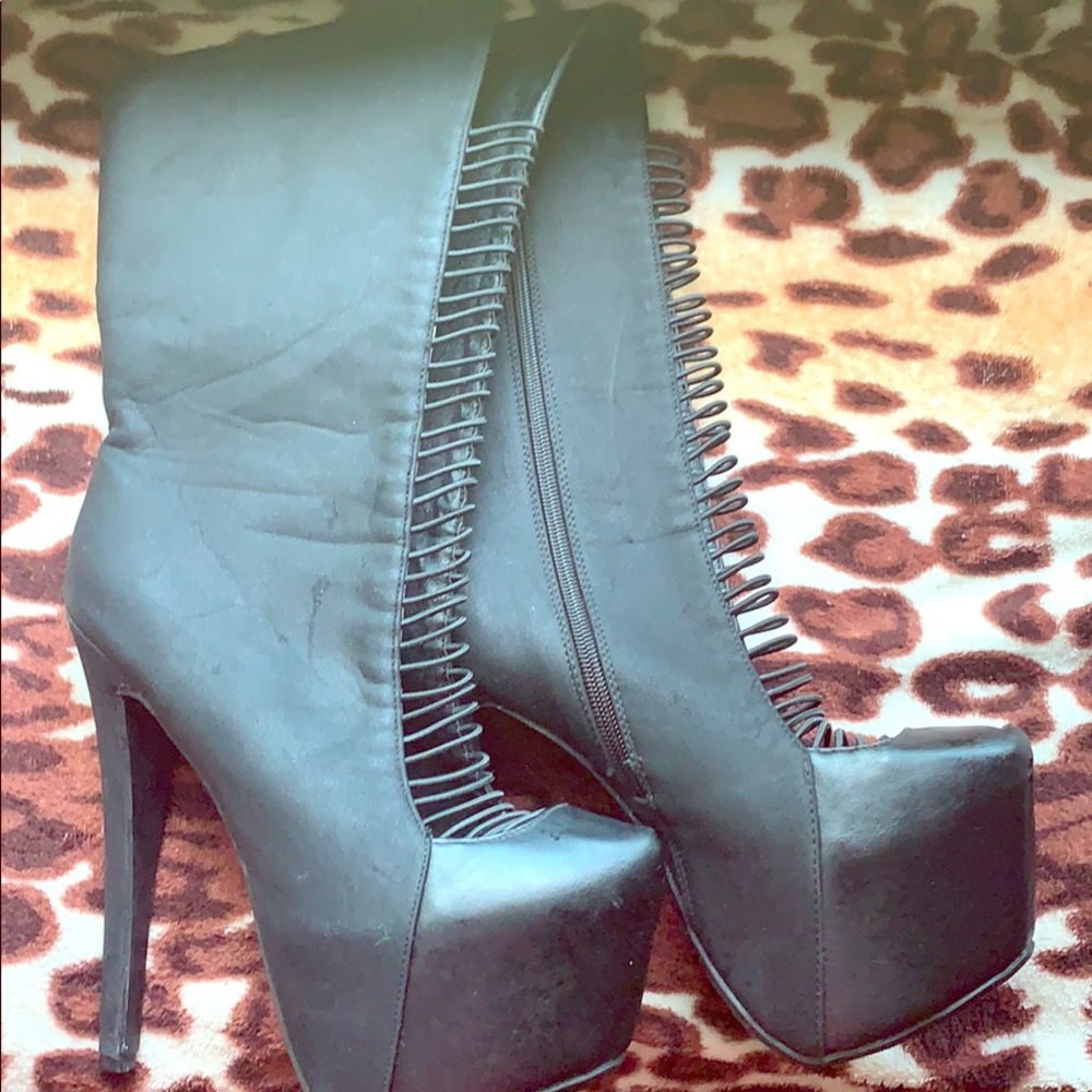 Stiletto to the calf sexy platform scrappy number!